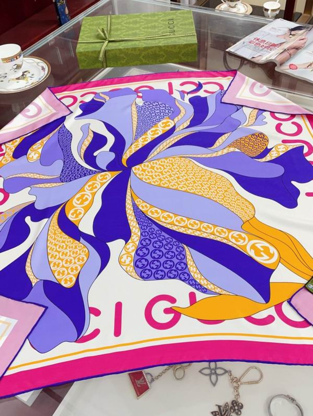 GG #SilkScarf