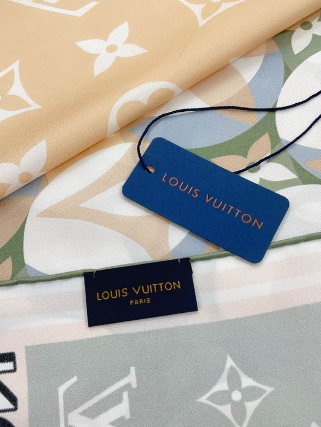 LV #SilkScarf (2Colors)