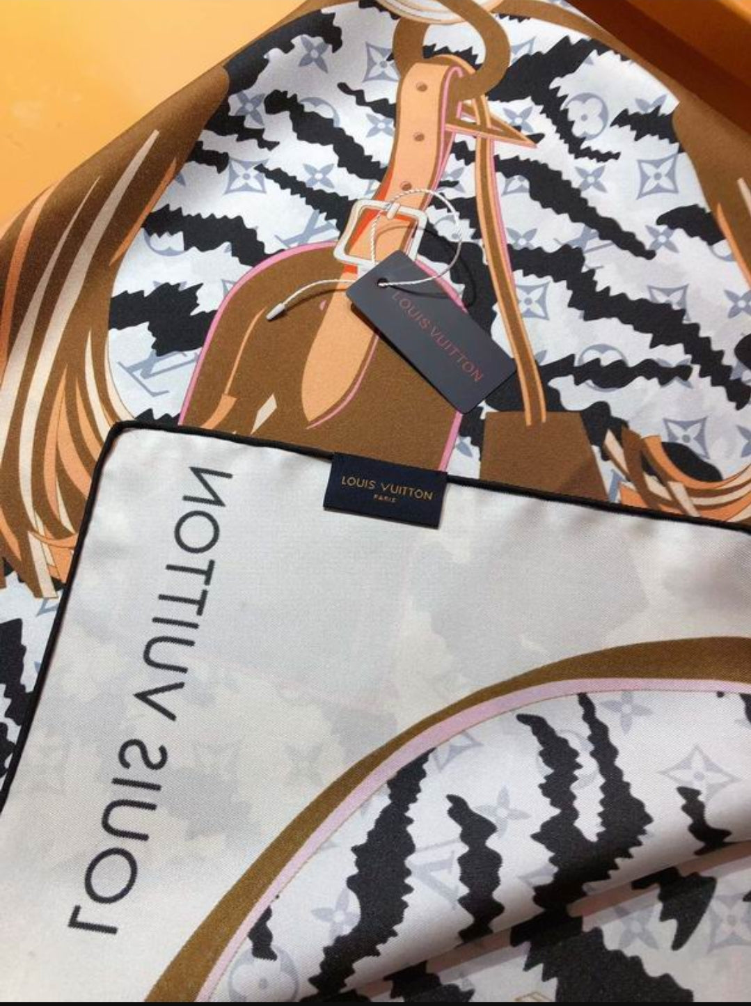 LV #SilkScarf