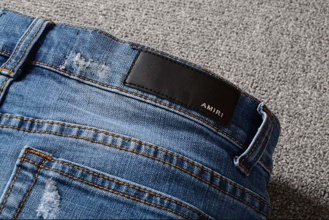ARi #RippedJeans
