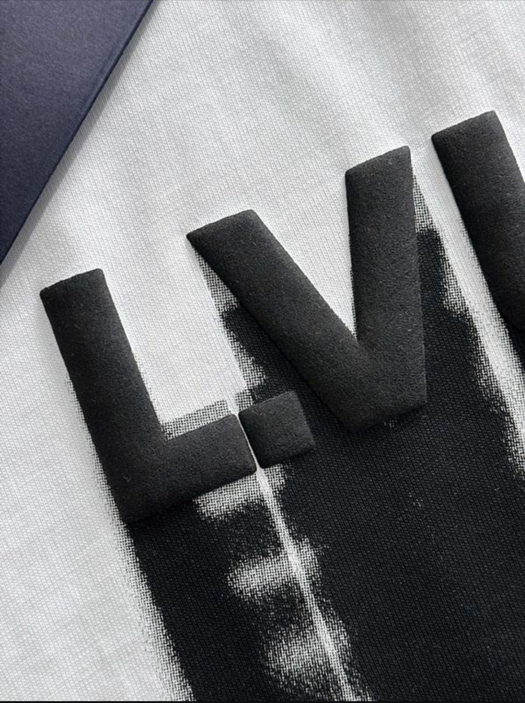 LV #Bleed LV