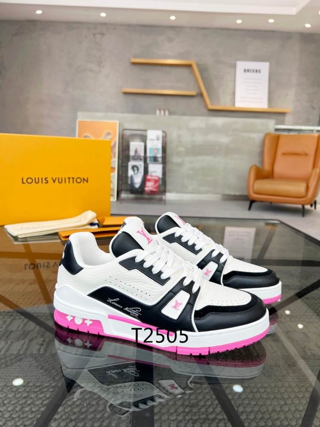 LV #Trainer Sneaker