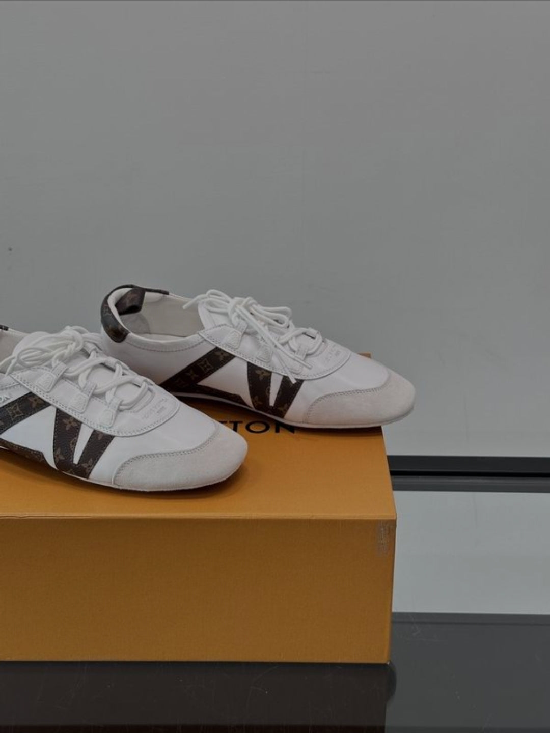LV #Sneakerina