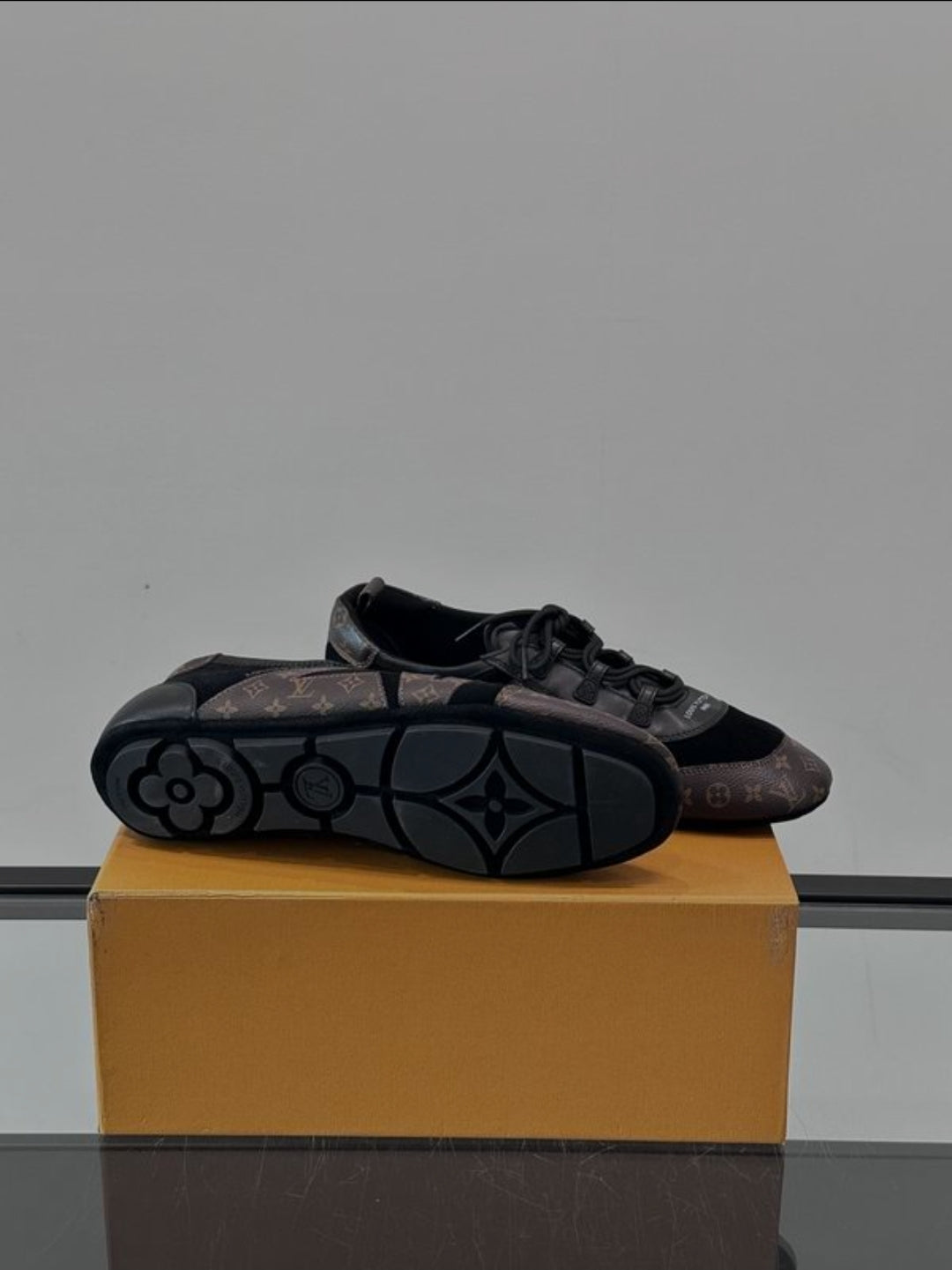LV #Sneakerina
