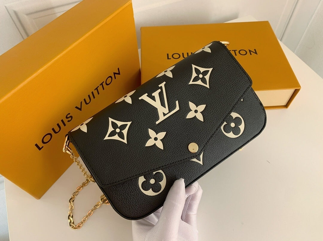 LV #Pochette