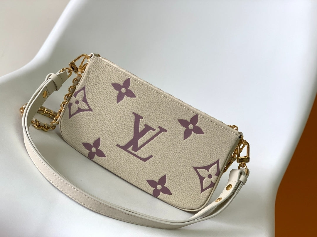 LV #Pouchette