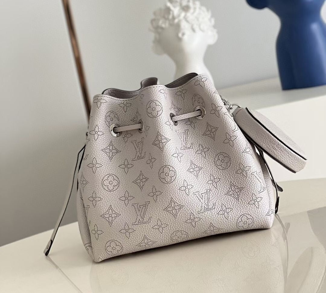 LV #Bella