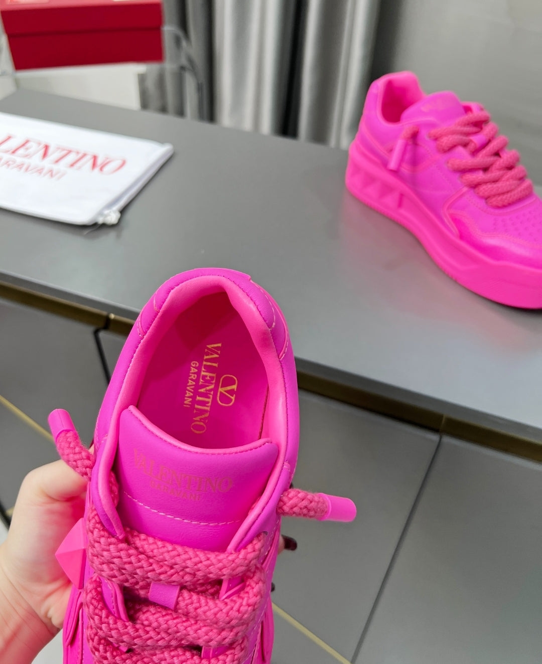 VL #Sneakers (Male/Female)