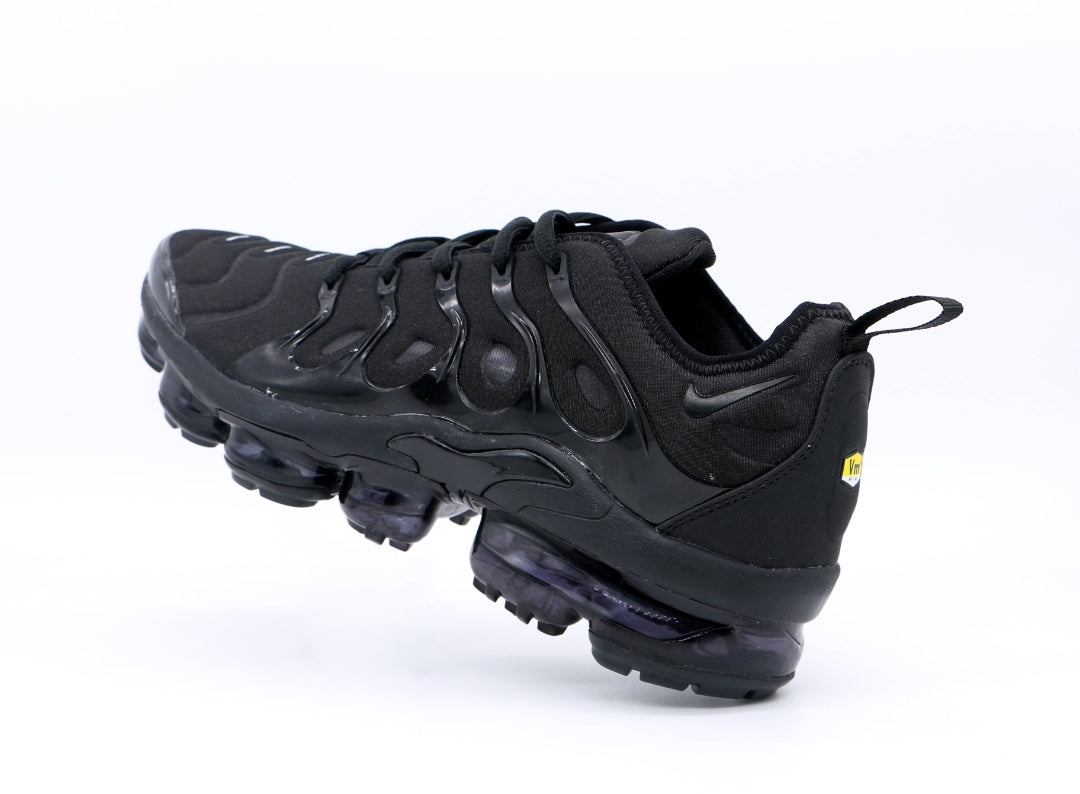 NKe #TripleBlack VaporMax Plus