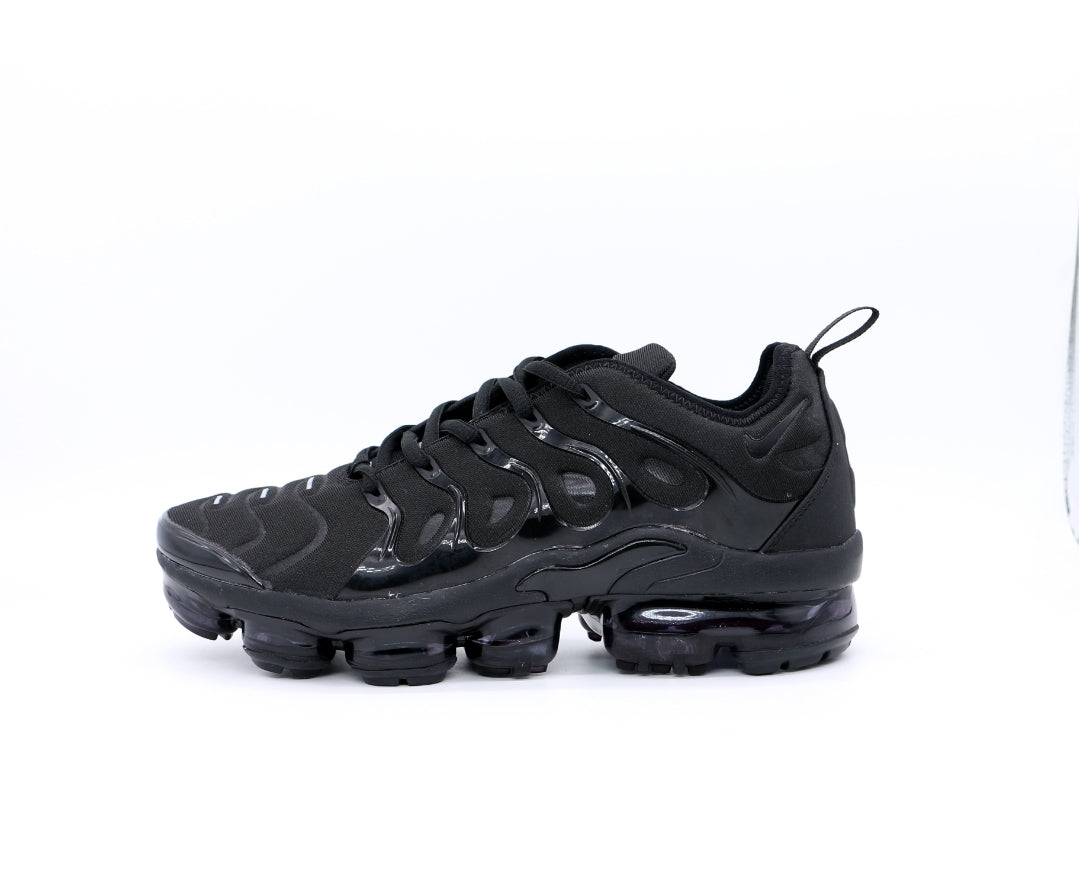 NKe #TripleBlack VaporMax Plus