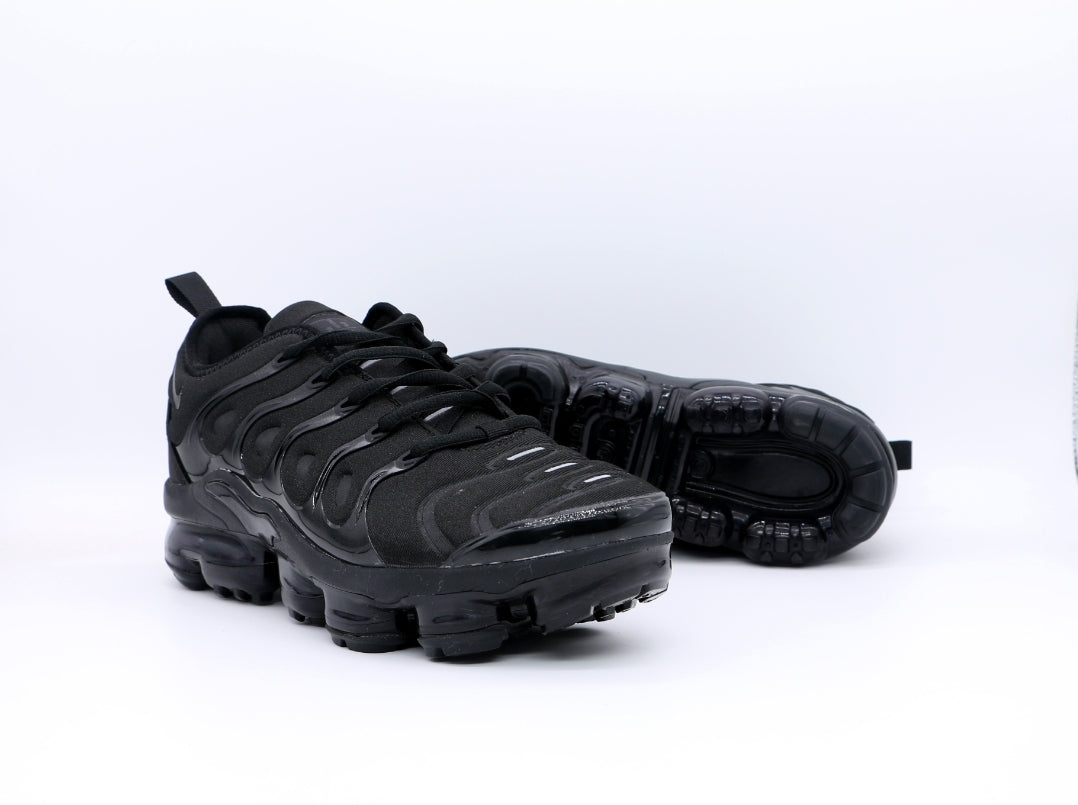 NKe #TripleBlack VaporMax Plus