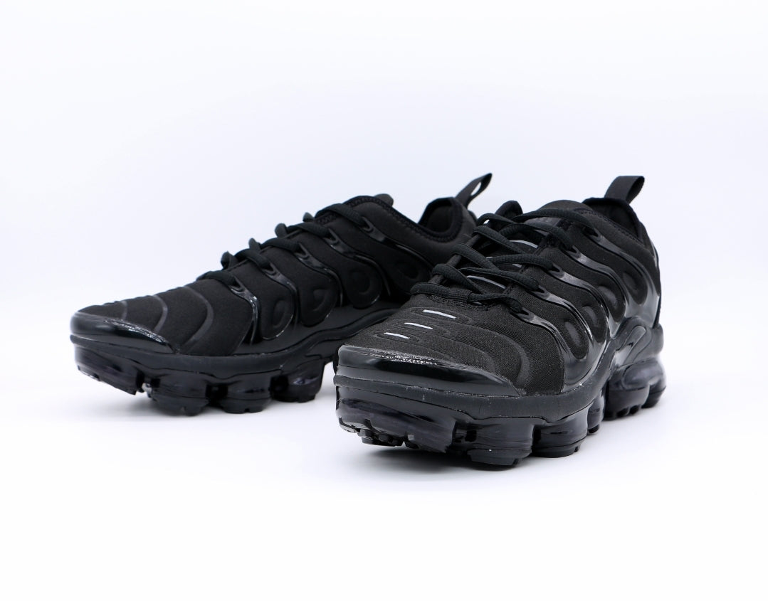 NKe #TripleBlack VaporMax Plus