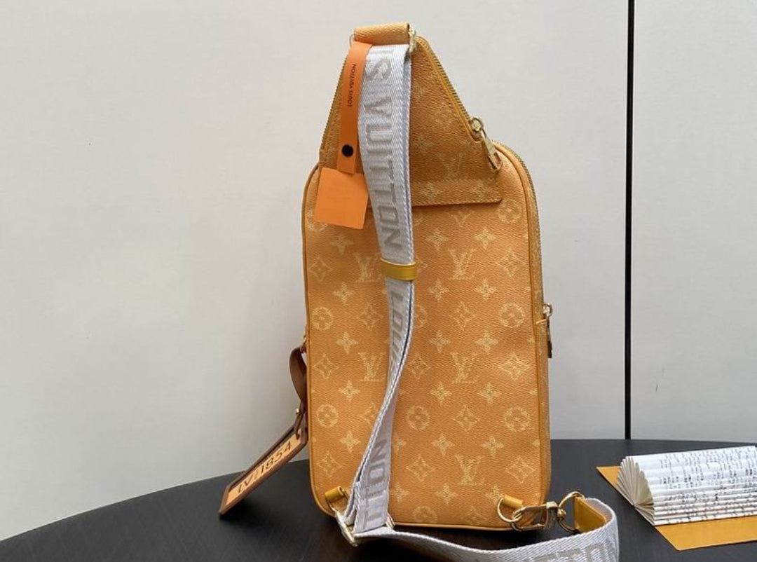 LV #NYAvenue Sling