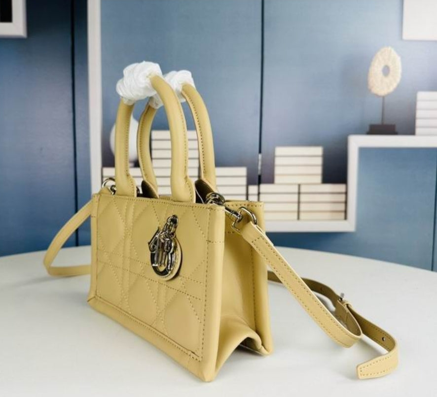 CD #MiniLady Yellow BookTote