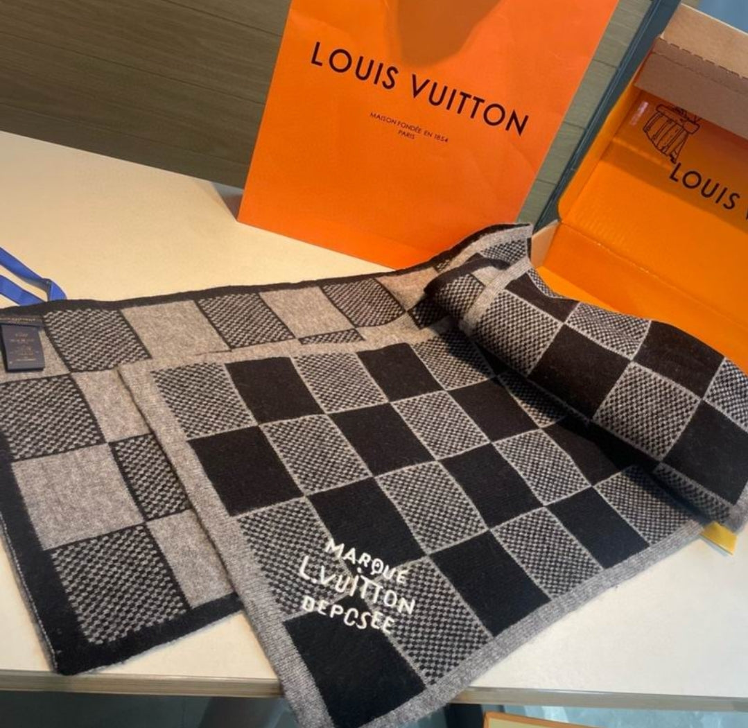 LV #Damier Heritage Scarf