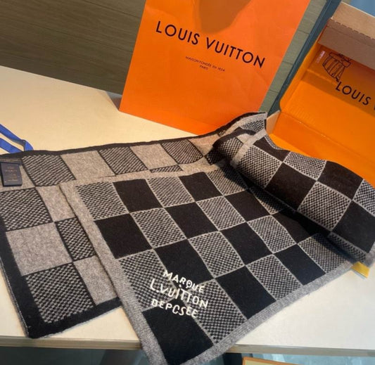 LV #Damier Heritage Scarf