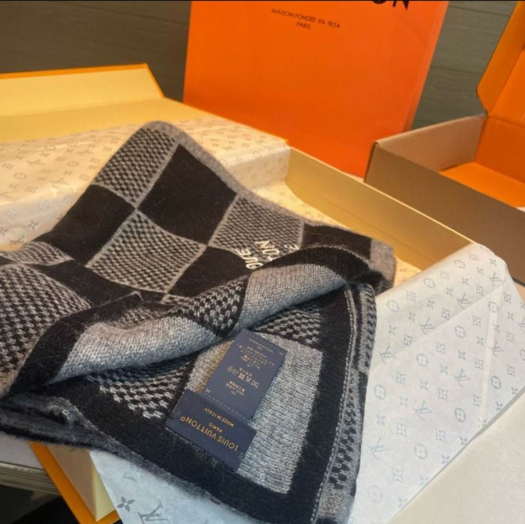 LV #Damier Heritage Scarf