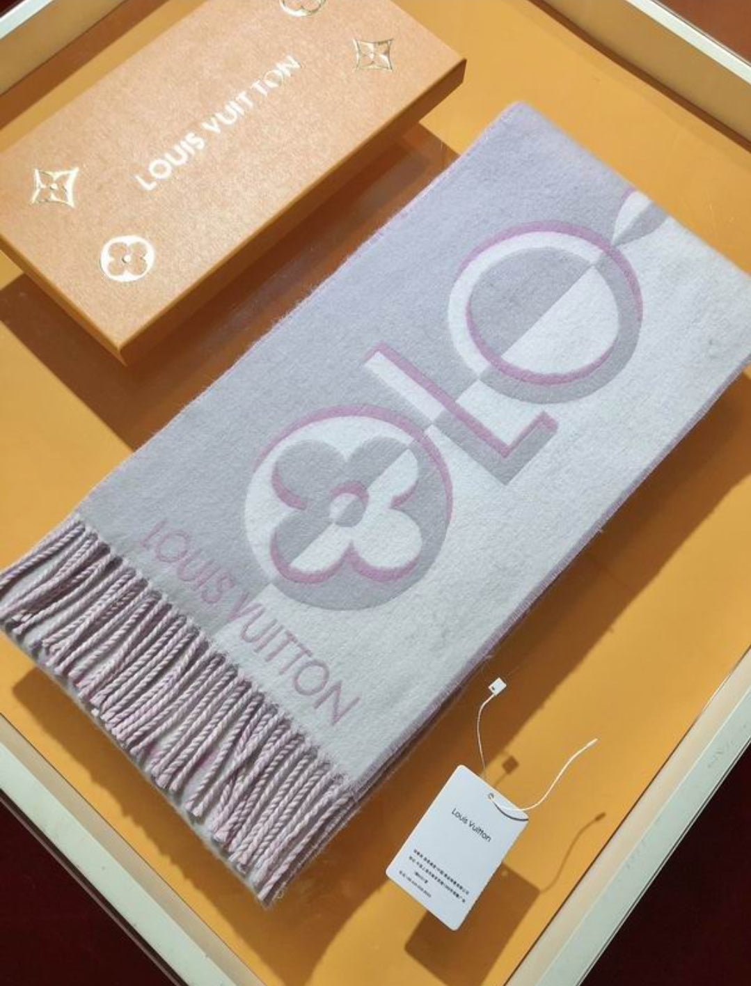 LV #DuoInfinity Scarf