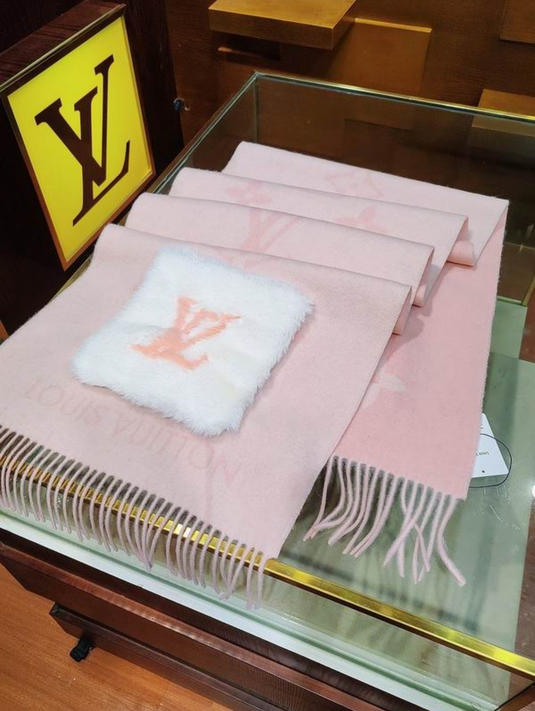 LV #Cashmere Pocket Scarf