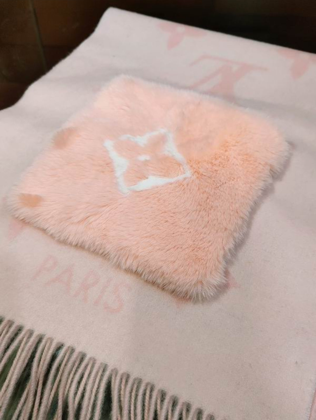 LV #Cashmere Pocket Scarf