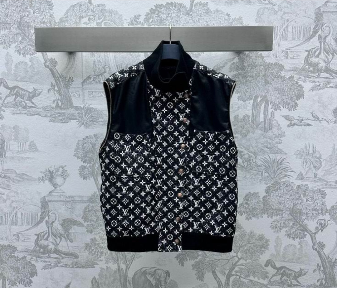 LV #Boucle Zip Off Vest