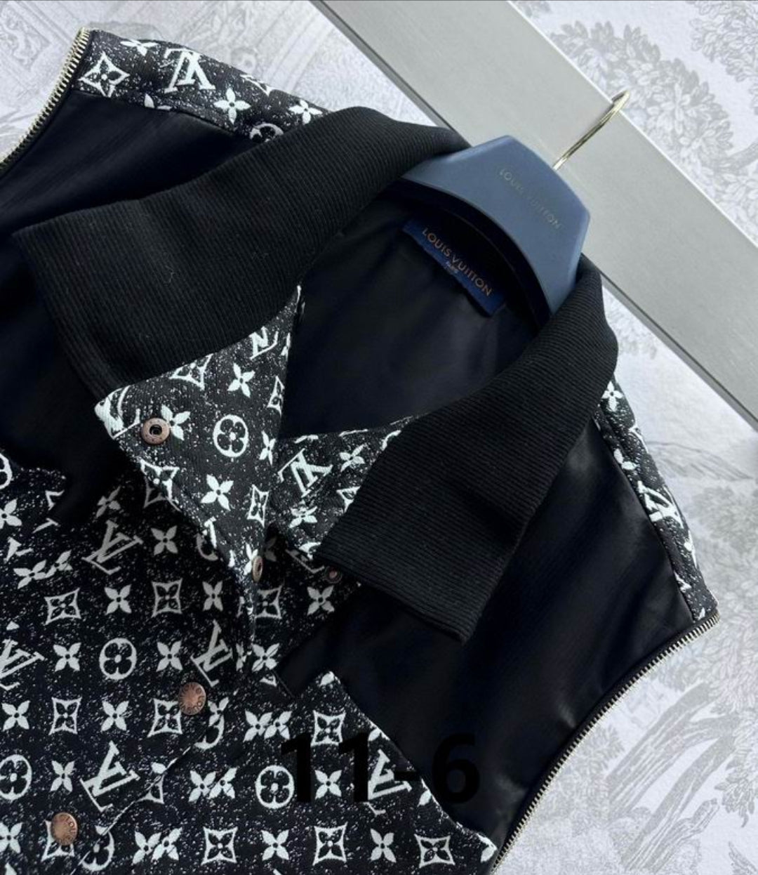 LV #Boucle Zip Off Vest