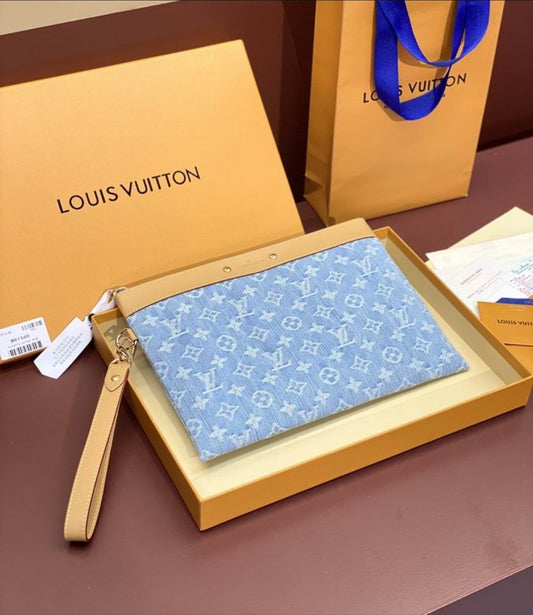 LV #Pouchette To Go