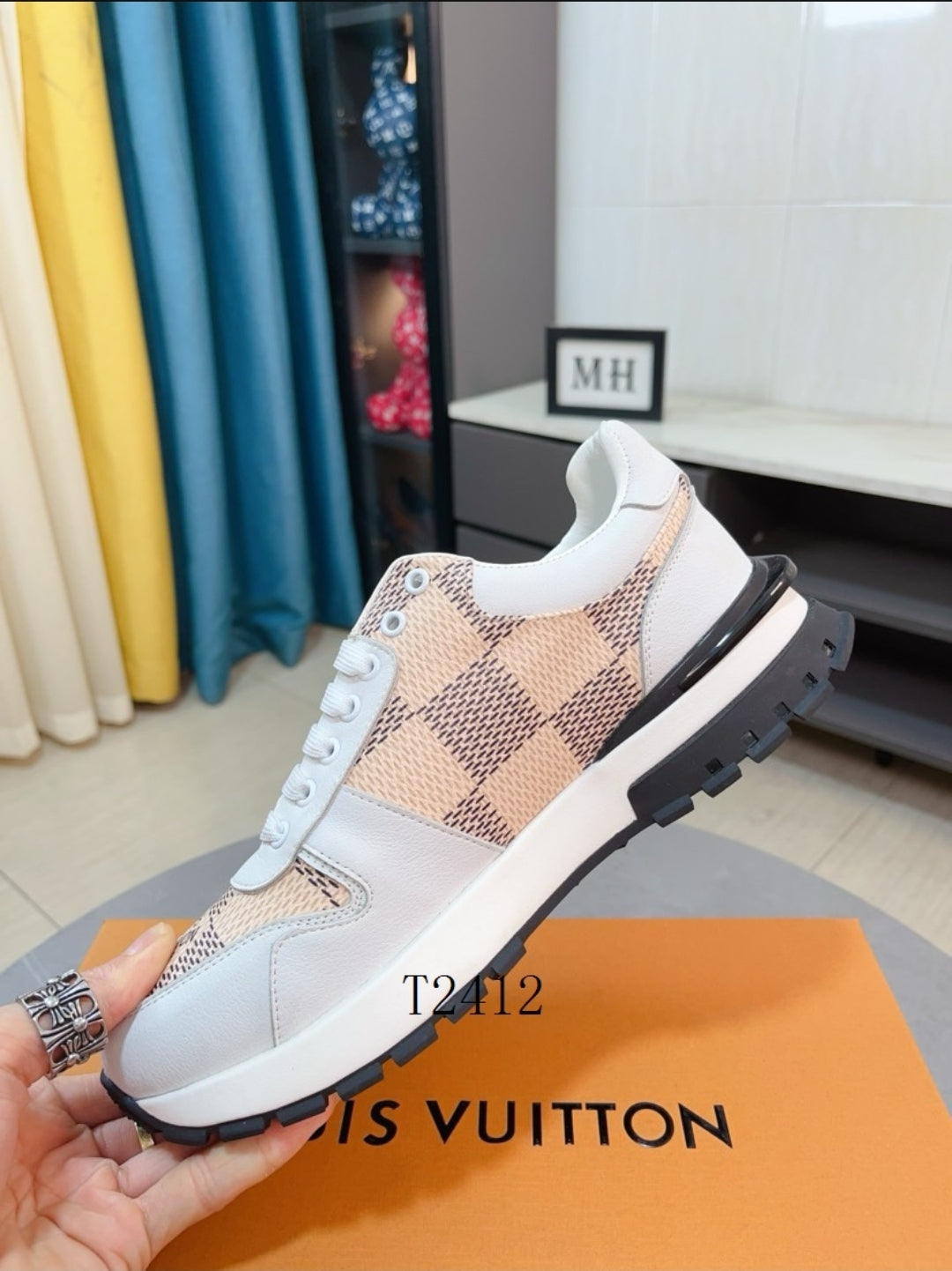 LV #Run Away