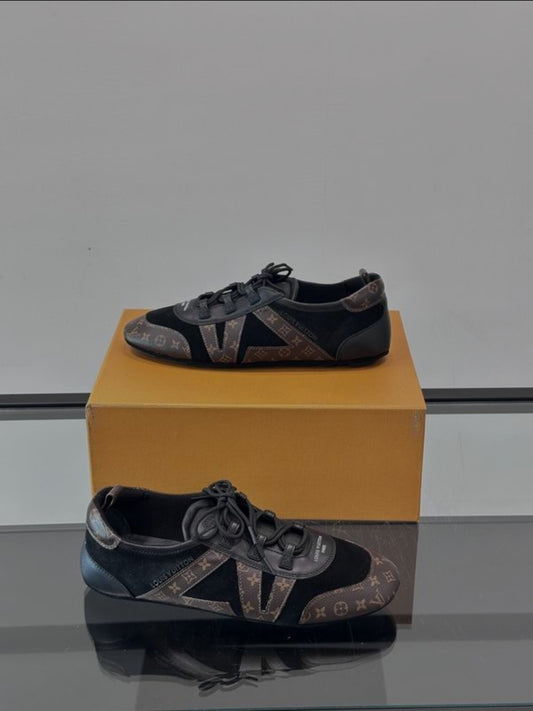 LV #Sneakerina