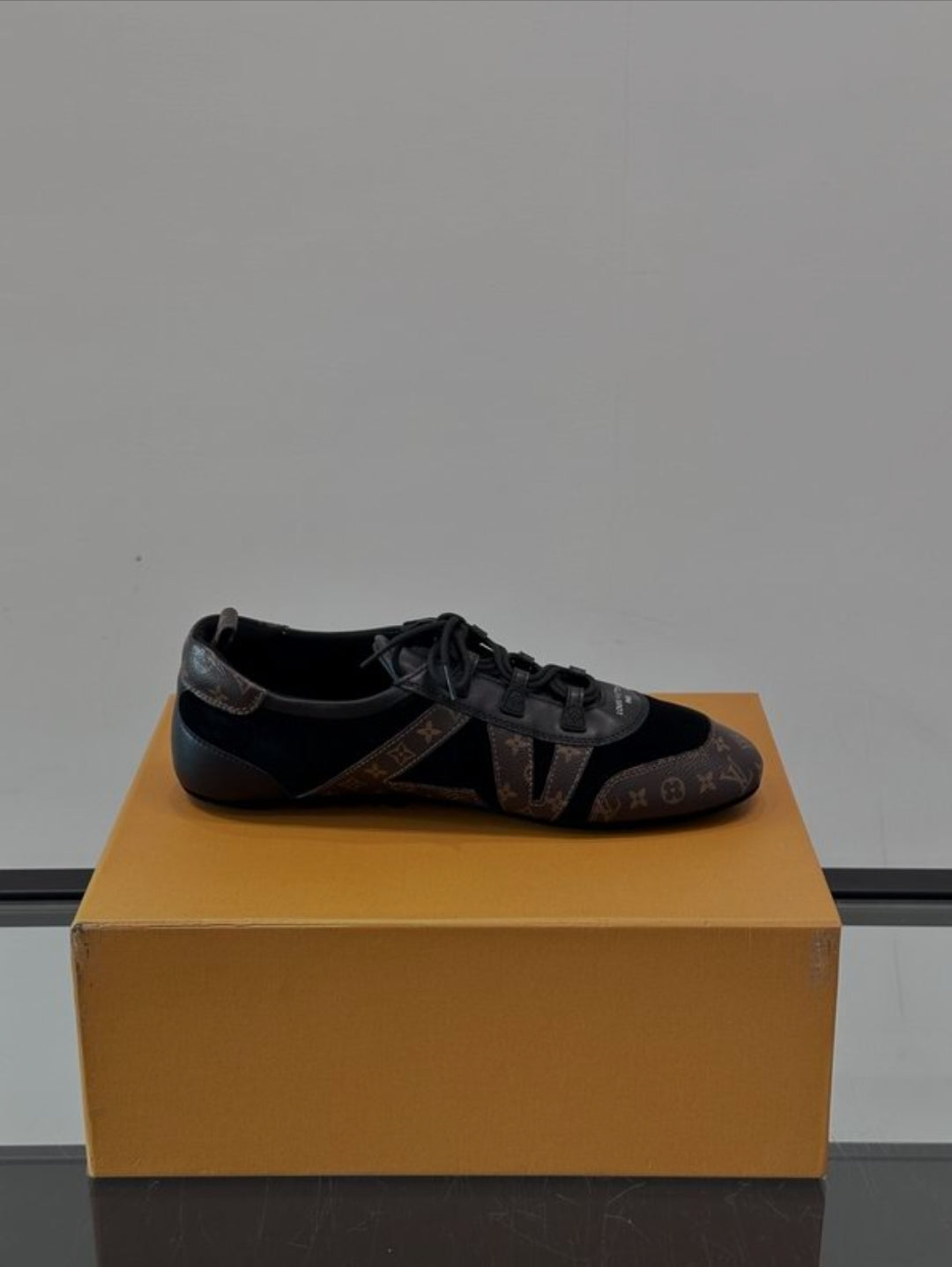 LV #Sneakerina