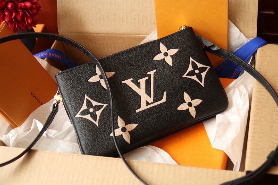 LV #Pochette