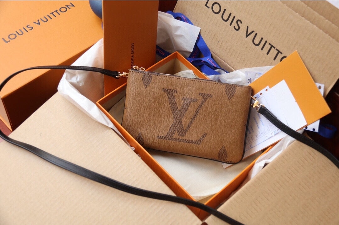 LV #Pochette