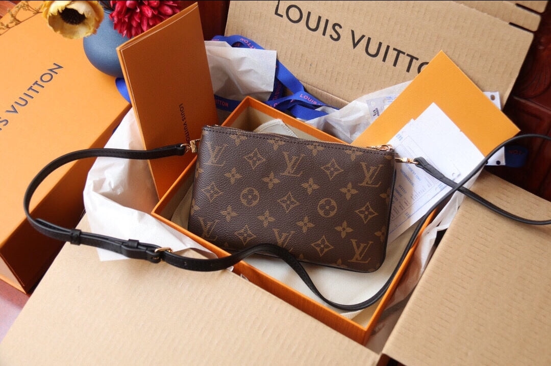 LV #Pochette