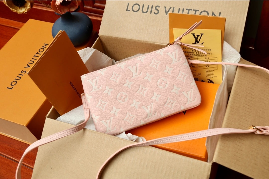 LV #Pouchette