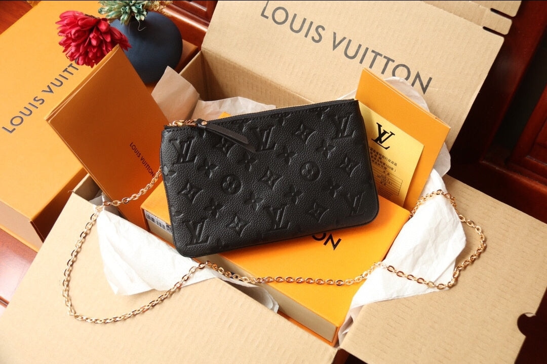 LV #Pouchette