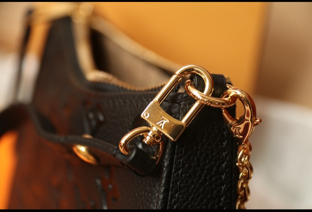 LV #PouchStrap